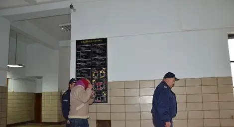 Трима наркопласьори арестувани след сделка Трима наркопласьори арестувани след сделка