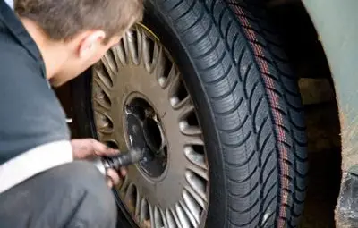 Тежки глоби за шофьорите с летни гуми през зимата