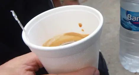 Пиенето на кафе или чай от картонени чаши сериозно уврежда здравето