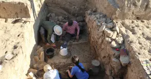 Археолози откриха тракийска гробница край Новград