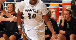 Още една американка подписа с „Дунав 8806“