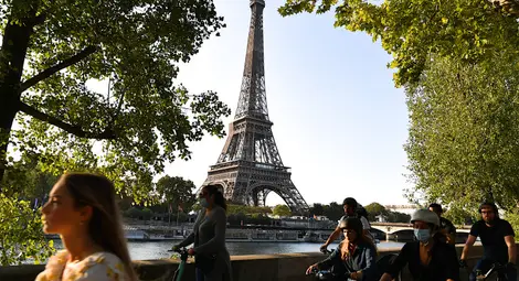 Айфеловата кула отново е отворена за посетители