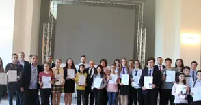 40 отличници с награди за 24 май