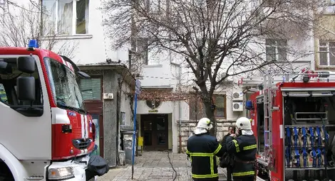 Пожарникари спасиха блок от взрив на газова бутилка Пожарникари спасиха блок от взрив на газова бутилка
