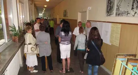 Гласоподаватели извиха опашка преди 7 часа в Русе 