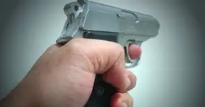 81-годишен шофьор плашил по-млад колега с пистолет