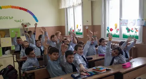 Първолаци от &bdquo;Йордан Йовков&ldquo; пяха за Великден с деца от Прага