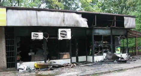 Квартална бакалия изгоря след над 40 години непрекъсната работа