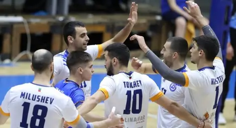Волейболистите на две победи от завръщане в елитния Топ 8