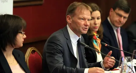 През 2017 г. ЕИБ е отпуснала 299 млн. евро на България