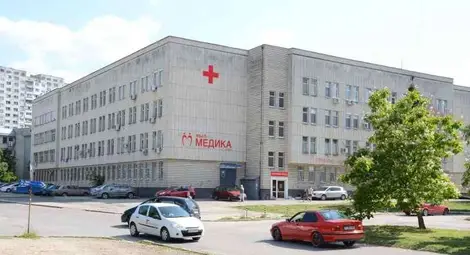 Продават цялата Трета поликлиника