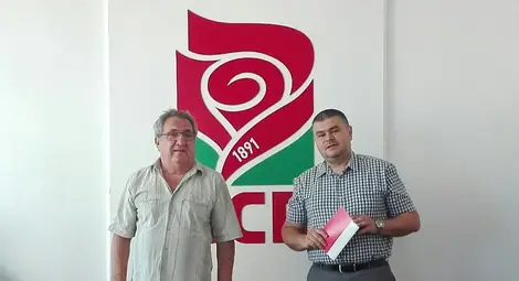 Тодор Йорданов поема поста от подалия оставка Пламен Рашев. Снимка: БСП Тодор Йорданов поема поста от подалия оставка Пламен Рашев. Снимка: БСП