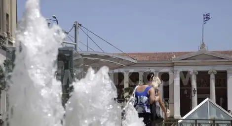 Адска жега удари Гърция &ndash; термометрите минаха 40 градуса