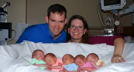 Американка роди 5 близначета за 17 минути (Снимки)