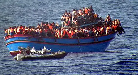 Бежанци си купиха яхта и са на остров Родос, други са задържани в таксита Бежанци си купиха яхта и са на остров Родос, други са задържани в таксита