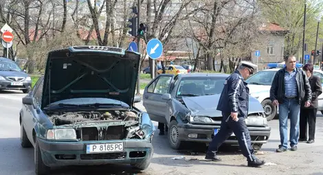 Две катастрофи в един час без сериозно пострадали