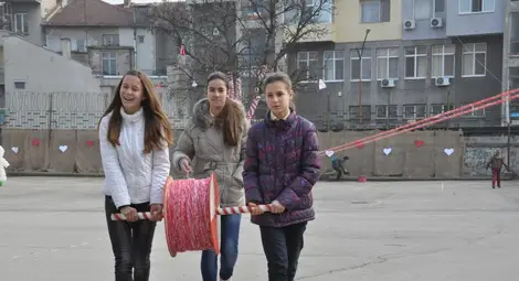 10.7 километра делят Пижо и Пенда в мартеницата на Мира, Настя и Слави