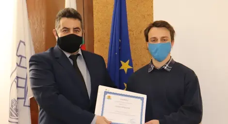 Областният управител Галин Григоров награди победителите в литературен конкурс на Военния клуб в Русе