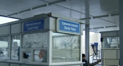 Петима косовари със снимки на отрязани човешки глави задържани на ГКПП „Гюешево” Петима косовари със снимки на отрязани човешки глави задържани на ГКПП „Гюешево”