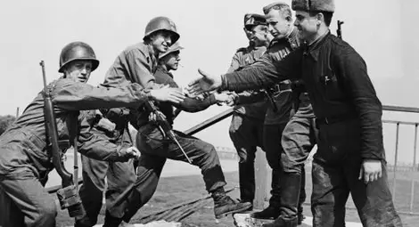 25 април: Преди 70 г. руснаци и американци се срещат на река Елба