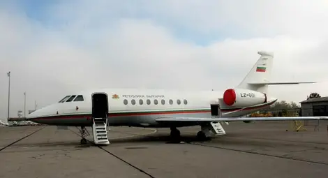 Благодатният огън пристига с правителствения "Фалкон"