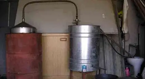 Русенски митничари запечатаха 13 нелегални казана