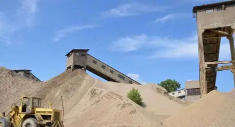 Зациклилата Спортна зала притиска и Дунавски драгажен флот