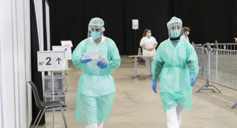 Създадоха ваксина срещу COVID-19 с 90% ефективност