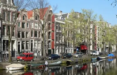 Откриха отрязана човешка глава пред наргиле бар в Амстердам