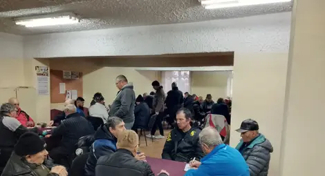 Зимен турнир по белот събра 13 отбора в Ценово