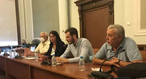 Ето ги имената на полицаите, които пребиваха протестиращите зад колоните! Ето ги имената на полицаите, които пребиваха протестиращите зад колоните!