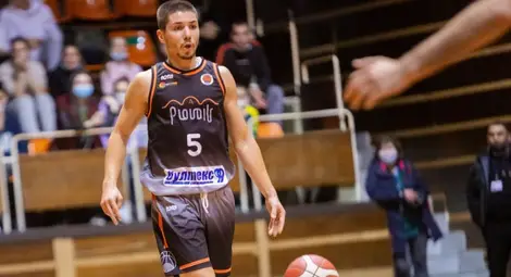 Пловдивчани се разделиха с русенския баскетболист Титков Пловдивчани се разделиха с русенския баскетболист Титков