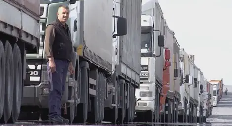 Опашки от тирове на граничните пунктове между България и Турция