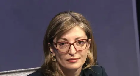 Захариева: Все още не сме готови да одобрим преговорната рамка за РС Македония