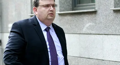 Цацаров казва кой може да притежава огнестрелно оръжие