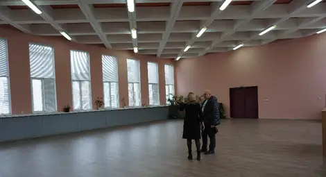 22 000 лева струва ремонтът на голямата зала на Младежкия дом, в която се провеждат заниманията на близо 500 деца от различни школи и клубове. 