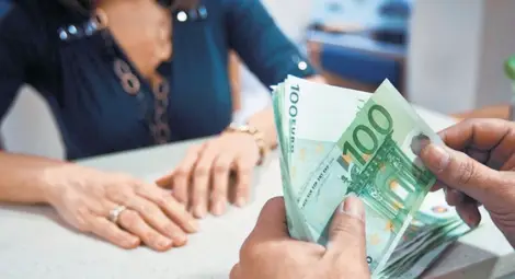 Кредитирането спада  и през 2015 година