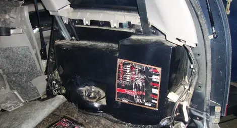 Митническите инспектори откриха тайник в лек автомобил с 130 000 къса цигари Митническите инспектори откриха тайник в лек автомобил с 130 000 къса цигари