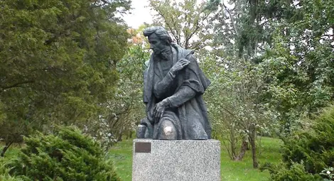 Паметник на Фредерик Шопен (Желязова Воля, Юзеф Гославски, 1955-1969)