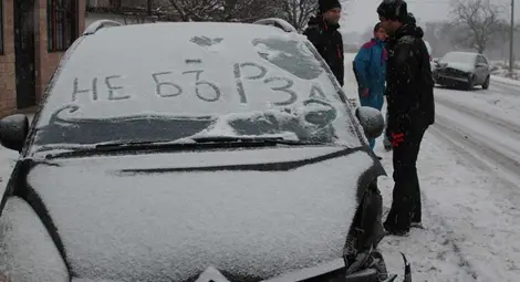 Един сантиметър сняг се превърна в апокалипсис 