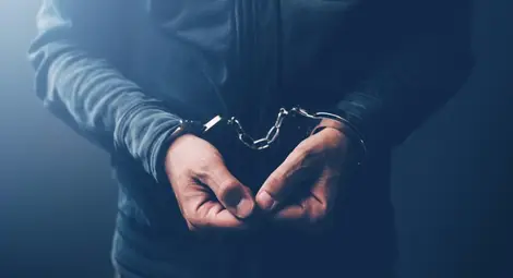 Затворник кара кола със специален режим на движение и блъсна човек Затворник кара кола със специален режим на движение и блъсна човек