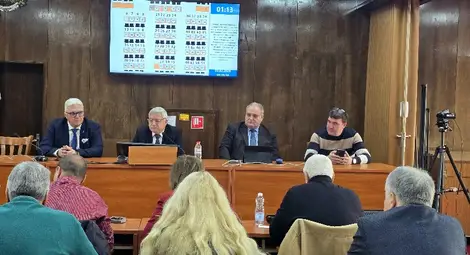 Купуването на буферния паркинг одобрено след два часа остри дебати