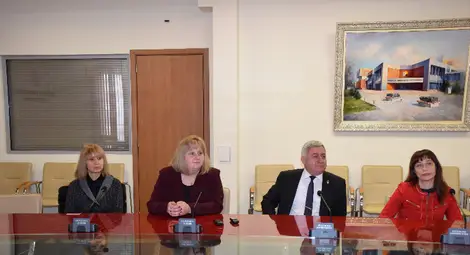 Абитуриенти стават модели в шоу- спектакъла "След утрешния ден" в Канев център