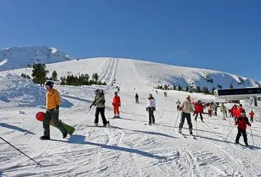 Парадокс! По-малко туристи и нощувки за януари - повече приходи