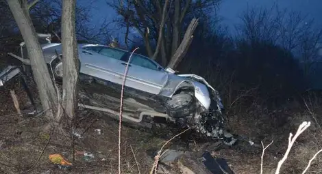 14-годишно момиче и майка му са в тежко състояние след катастрофа