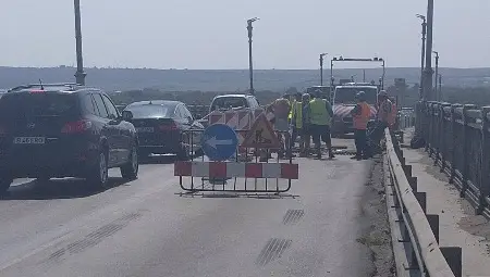 Възобновиха движението за леки автомобили по Дунав мост при Русе Възобновиха движението за леки автомобили по Дунав мост при Русе