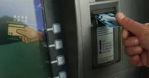 22-годишен източил 2100 лева от картата на бъдещата тъща