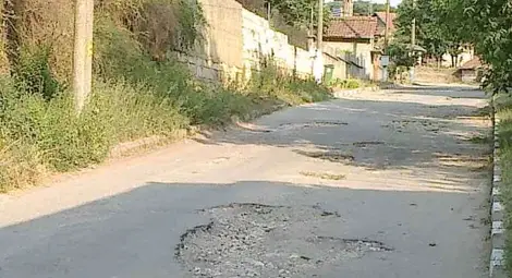 Жители на Красен: Пътищата ни са като след апокалипсис