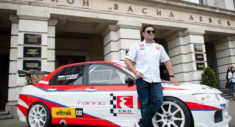 Илия Царски представи новия си състезателен автомобил