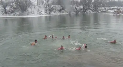 31 смелчаци се хвърлиха в река Янтра край Ценово